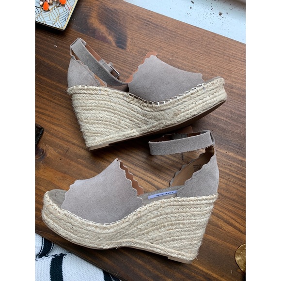 steve madden scalloped wedges